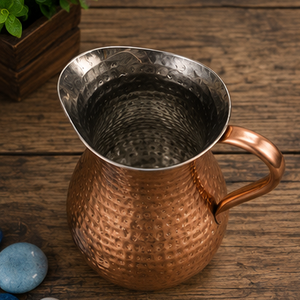 Carafe à eau en cuivre pur avec protection intégrée pour le glace, motif martelé exquis, récipient de bien-être ayurvédique indien antique - Product Image 3