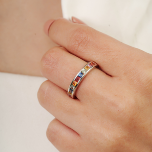 Bague demi-éternité en argent sterling 925 avec saphirs multicolores sertis en canal, design minimaliste, unisexe, pour un usage quotidien - Product Image 2