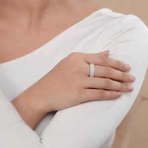 Bague demi-éternité en moissanite ronde pour femme, sertie pavé, en argent 925 original, bijoux fins pour cadeau de mariage ou anniversaire - Product Image 4