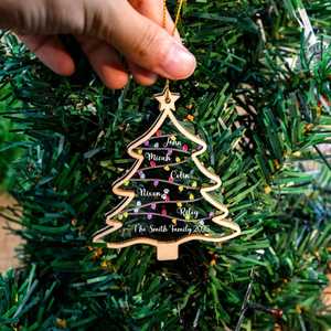 Ornement de Noël personnalisé en bois avec noms et lumières – Design 2025 – Objet décoratif souvenir familial - Product Image 2