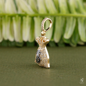 จี้รูปถุงเงินชุบทอง 18k จาก AARVA JEWELS ประดับเพชรซิคอนทรงเหลี่ยมเจียระไนแบบเรียบหรู สไตล์ฮิปฮอป พร้อมสร้อยคอ - Product Image 4