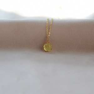 จี้เพรนไนต์สีทองธรรมชาติ สร้อยคอพลอย คริสตัลบำบัด ดีไซน์สวยงาม ประดับด้วยเงินแท้ 925 และทอง 14k - Product Image 6