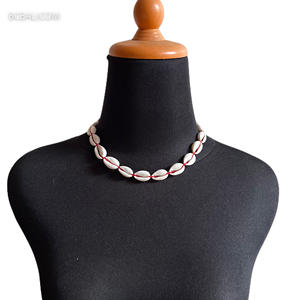 Nouveau collier cauri unique à l'origine fait à la main à Bali de haute qualité - Product Image 1