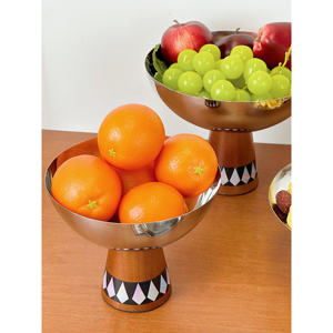 Frutero Moderno de Acero Inoxidable con Base Decorativa de Madera en Forma de Cono, Centro de Mesa para Frutas y Dulces - Product Image 3