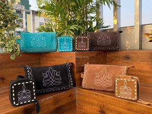 Neceser de viaje de cuero de gamuza con puntada para botas personalizado y estuche de joyería pequeño portátil de cuero de gamuza con puntada para botas para mujer - Product Image 2