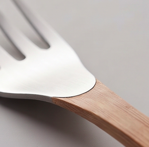 Juego de cubiertos minimalistas de acero inoxidable con mango de madera, duraderos y con acabado pulido a espejo, para bodas y uso en la comedor. - Product Image 2