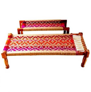 Banc charpai élégant en bois noir avec tressage en corde naturelle, disponible à prix de gros. - Product Image 4
