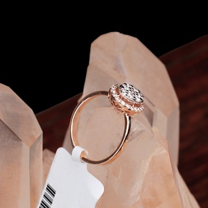 Vente en gros de bague halo en or rose massif 14 carats à deux tons avec grappe de diamants, Memoria Jewels - Product Image 3