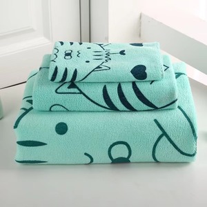 Serviette de toilette en coton doux de qualité supérieure pour salon, spa, salle de sport, hôtel – Vente en gros, impression de dessins animés violets - Product Image 6