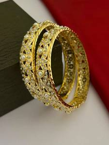 Bracelets traditionnels indiens en laiton imitation perle Jadau pour mariage |   Bijoux ethniques tendance pour femmes, de créateurs, pour mariages - Product Image 3