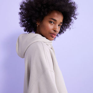 Sweat-shirt à capuche court décontracté pour femme King, imprimé uni, anti-boulochage, hiver, poches brodées, manches longues, tricoté - Product Image 5