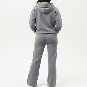 Ensemble de survêtement confortable pour femme avec logo personnalisé, design moderne, coupe oversize, manches longues, sweat à capuche épais - Product Image 6