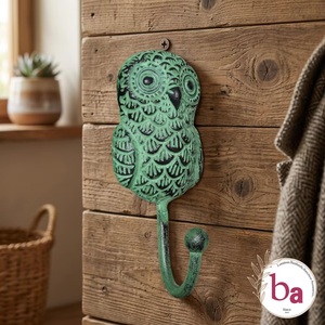 Porte-manteau mural vintage vert menthe écologique effet vieilli avec motif hibou, porte-chapeau et porte-clés, crochet en fer forgé artisanal, éclairage intégré pour entrée - Product Image 3