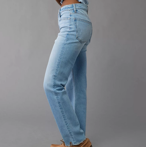 Jeans clásicos de mezclilla para mujer, diseñados para uso casual y comodidad en el día a día. - Product Image 6