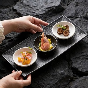 Plat à sauce rectangulaire en céramique et porcelaine, noir et blanc, motif végétal, style moderne, durable, passe au lave-vaisselle, écologique - Product Image 4