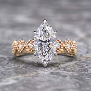 Bague de fiançailles en moissanite taille marquise 1,5 carat, bague vintage à motif floral bulle, bague de mariage en or bicolore avec grappe de fleurs - Product Image 1