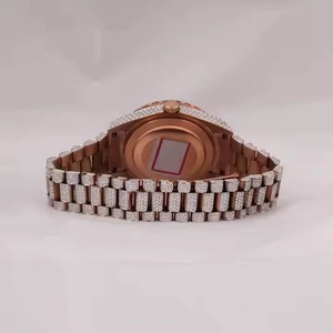Relojes de Acero de Lujo Personalizados con Caja Cuadrada, Brillantes Diamantes VVS Moissanite Cultivados en Laboratorio, Unisex, de Proveedor Indio - Product Image 2