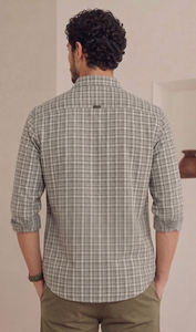 เสื้อเชิ้ตผู้ชาย Enovate แบบกระดุมสองแถว แขนยาว ผ้าไมโครคอตตอน 100% ระบายอากาศได้ดี เหมาะสำหรับฤดูร้อน ผลิตตามแบบ ODM พร้อมโลโก้ที่คอเสื้อด้านหลัง - Product Image 2