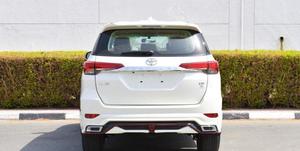 Listo para Enviar: Toyota Fortuner VXR 4x4 2025, Equipamiento Completo, Título Limpio, Seminuevo - Product Image 5