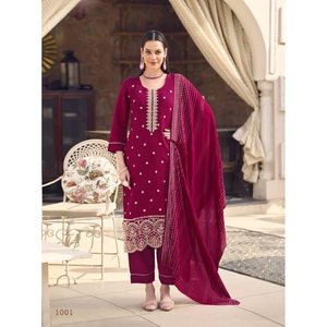 NOUVELLE ARRIVÉE Ensemble haut et bas en soie romaine avec broderie à motifs et dupatta Rani Gharara - Product Image 1