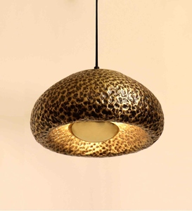 Fabricante mayorista de lámparas colgantes de latón personalizadas, estilo antiguo, de metal martillado, ofrece lámparas de techo tipo domo al por mayor. - Product Image 1