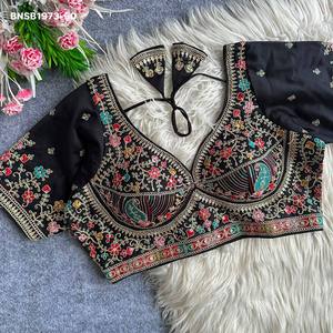 Nueva colección de blusas de seda pesada con lentejuelas, manga corta y cuello redondo. Proveedor de la India. Exportador de moda femenina. - Product Image 6