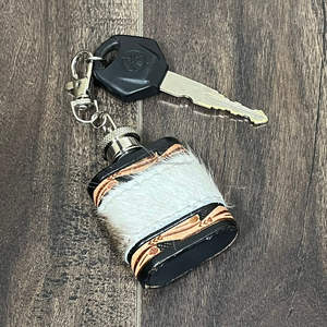 Mini flacon à liqueur artisanal en cuir repoussé avec poils, nouveau porte-clés en acier inoxydable, bouteille de poche pour cadeaux promotionnels d'entreprise - Product Image 4