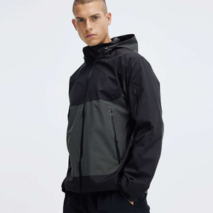 เสื้อแจ็คเก็ตผู้ชายสีดำกันลมแบบ Softshell กันน้ำ ระบายอากาศได้ดี มีฮู้ด ซิปปิด แบบลำลอง สำหรับใส่ในฤดูใบไม้ผลิ - Product Image 1