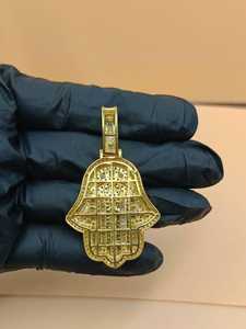 จี้รูปมือฟาติมาประดับเพชร VVS มอยส์ซาไนต์  พร้อมคุณสมบัติป้องกันภัย  ของขวัญเครื่องรางนำโชค  เงินแท้ 925 ชุบโรเดียม/ทองคำ  หรูหรา ได้รับการรับรอง - Product Image 5