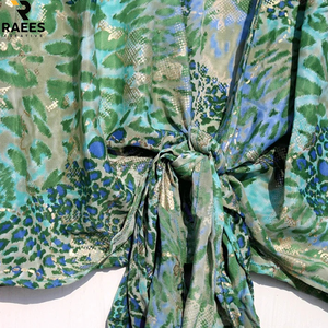 Chemisier en soie en gros pour femmes, 100% soie crêpe, tie-dye, style rétro, haut de plage, haut en soie à nouer devant - Product Image 5