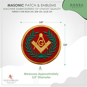 Écusson brodé maçonnique avec équerre et compas, emblème doré sur fond rouge entouré d'une couronne de lauriers verts - Product Image 3