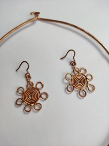 Ensemble de colliers uniques faits à la main en fil de cuivre de luxe, design en spirale, bijoux métalliques exquis, pour la remise des diplômes, la rentrée scolaire, la fête des mères - Product Image 4