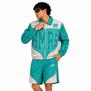 Conjunto Deportivo de Dos Piezas de Moda, Chaqueta Cortavientos Térmica de Verano con Estampado Personalizado de Alta Calidad y Pantalones Cortos Reflectantes de Nailon para Hombre - Product Image 4
