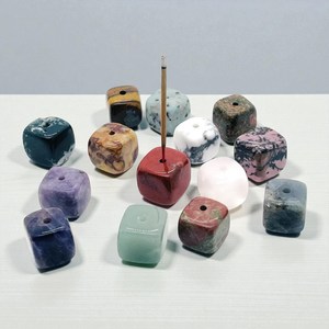 Porte-encens en cristal naturel, support en pierre précieuse, forme carrée polie pour la décoration de la maison, Feng Shui, méditation, yoga - Product Image 1