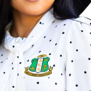 Chemisier à pois AKA pour femme, manches longues, col noué, blanc et noir, élégant, chic, décontracté, pour le bureau - Product Image 5