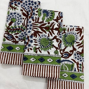 ผ้าเช็ดปากผ้าฝ้ายพิมพ์ลายใบไม้สีเขียวสไตล์โมเดิร์น ทำด้วยมือ เป็นมิตรกับสิ่งแวดล้อม ใช้ซ้ำได้ เหมาะสำหรับงานแต่งงาน งานเลี้ยงที่บ้าน และงานปาร์ตี้ ให้สัมผัสนุ่ม - Product Image 6