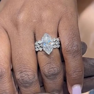 Anillo de Compromiso de Plata de Ley 925 con Diamante Moissanite de 3 Quilates, Corte Marquesa, con Anillos de Boda de Corte Redondo, Chapado en Oro, Engaste de 6 Puntas - Product Image 1