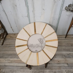 Cadre photo rond 3x3 en os sculpté à la main avec laiton, cadre de table ovale vintage en résine fait main, cadres suspendus avec chevalet - Product Image 5