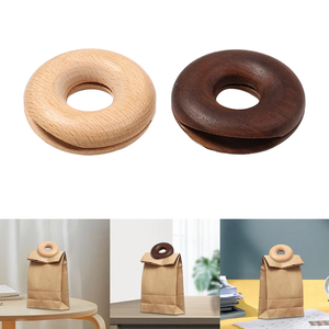 Clip de scellage en bois design moderne, 2 couleurs différentes, fait main, en hêtre, emballé pour la vente en gros par fournisseur - Product Image 2