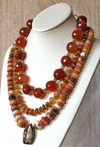 Collar de Resina Enchanted Bloom, Colgante Jardín Místico, Collar de Resina con Pétalos Eternos, Amuleto de Resina Luz de Luna, Colgante de Resina Brisa Oceánica - Product Image 2