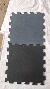 UNISHIELD - Baldosas de Seguridad para Gimnasio de Caucho Reciclado Encastrables Modernas de 20 mm - Product Image 3