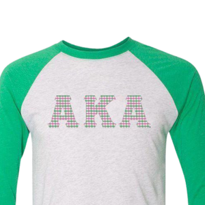 Camiseta Raglán de Béisbol Unisex AKA Tri Blend de Manga Tres Cuartos, Gris Jaspeado y Verde Kelly, para Hermandades Griegas - Product Image 4