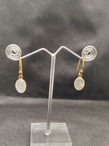 Nouvelle Tendance : Boucles d'Oreilles Pendante Ovale en Pierre de Lune Plaqué Or pour Femme, Idéales pour les Fiançailles - Vente en Gros - Product Image 4