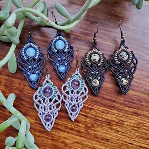 Juego de Pendientes de Macramé Boho Hechos a Mano con Amatista, Jaspe Dálmata y Ópalo, Pendientes Colgantes con Piedras Preciosas, Joyería Artesanal para Mujer - Product Image 1