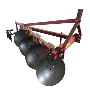 Arado de discos para tractor diseñado para cortar suelos lisos y voltear la tierra de manera eficaz durante operaciones agrícolas. - Product Image 6