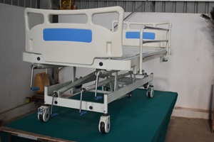 Cama de Hospital Manual con Estructura de Acero Inoxidable y Controles de Altura Ajustables para Uso Médico de indie - Product Image 3
