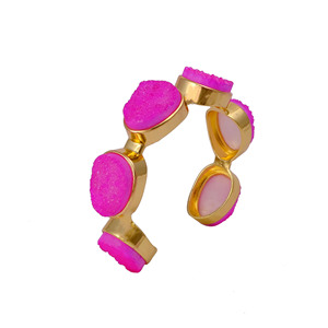 Bracelet manchette ajustable en sucre rose Druzy, fait main, plaqué or 18 carats, style bohème, cadeau de bijoux pour anniversaire et mariage - Product Image 2