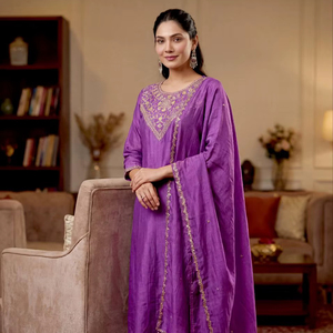 Ensemble Kurti en soie Vichitra pure de qualité supérieure, brodé, avec dupatta - Product Image 1