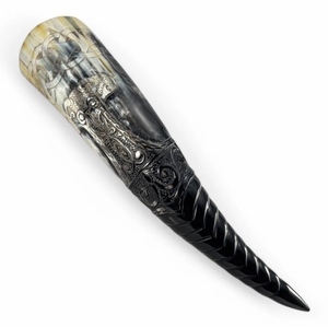 Corne à boire artisanale, écologique, 100% naturelle, style Viking médiéval, polie, motif animal traditionnel, nautique, Europe, bière, sel - Product Image 4