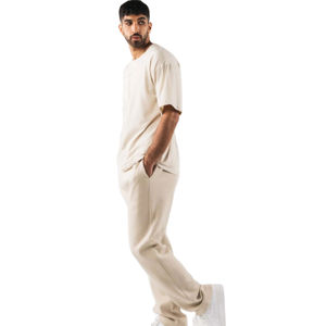 เสื้อยืดคอกลมแขนสั้นสีเบจสำหรับผู้ชาย ผ้าฝ้ายลำลองแฟชั่นฤดูร้อน เสื้อเรียบๆ สั่งทำโลโก้ได้ รับผลิตแบบ OEM ODM ขายส่งเสื้อผ้า - Product Image 6